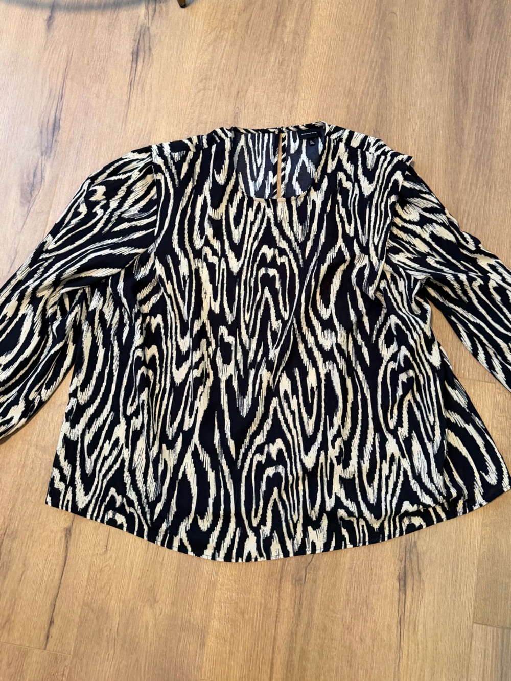 Who What Wear Black and Cream Abstract Print Blouse